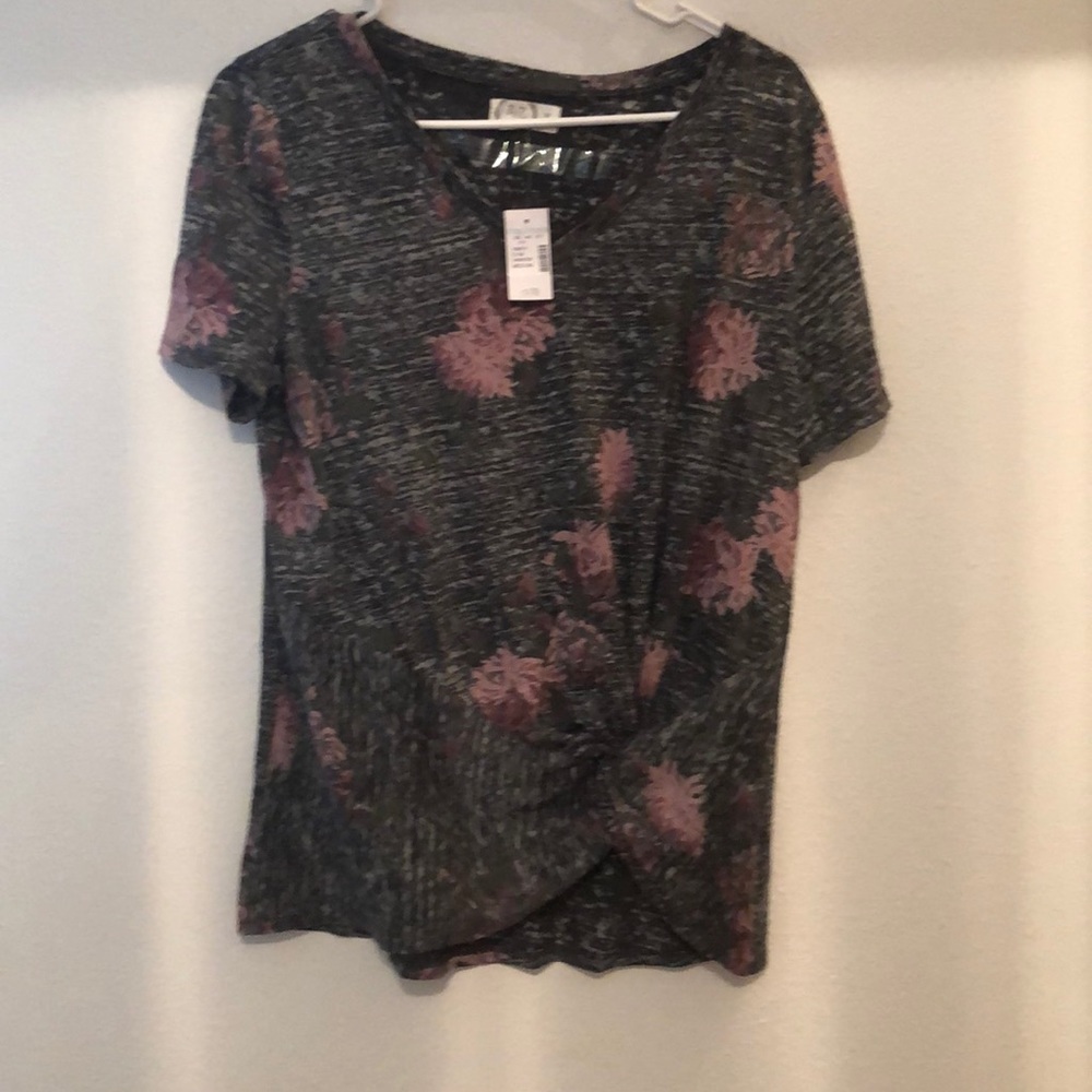 NWT   Maurices v neck little gathering